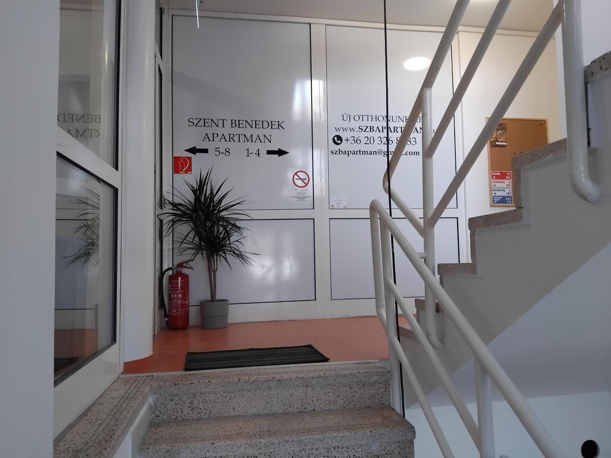 Szent Benedek Apartman Lägenhet Fot Exteriör bild